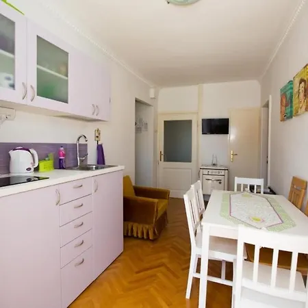 Appartement Gugily- Single With Shared Bathroom *